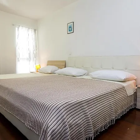 Prvi Red Do Mora, Mrljane, Pasman Apartment