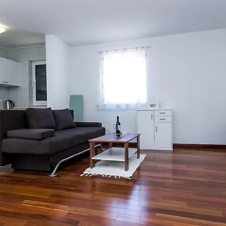 Prvi Red Do Mora, Mrljane, Pasman Apartment