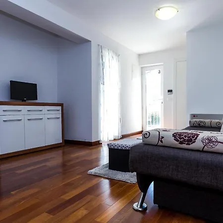 Prvi Red Do Mora, Mrljane, Pasman Apartment Mrljane