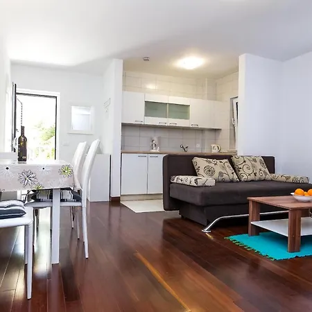 Prvi Red Do Mora, Mrljane, Pasman Apartment *