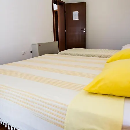 Apartment Prvi Red Do Mora, Mrljane, Pasman *