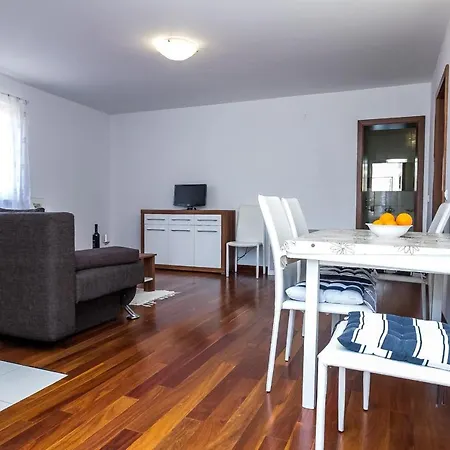 Prvi Red Do Mora, Mrljane, Pasman Apartment Mrljane