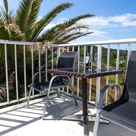 Apartment Prvi Red Do Mora, Mrljane, Pasman *