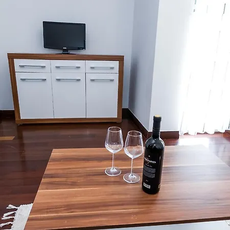 Prvi Red Do Mora, Mrljane, Pasman Apartment