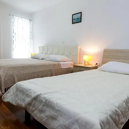 Prvi Red Do Mora, Mrljane, Pasman Apartment