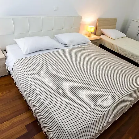 Apartment Prvi Red Do Mora, Mrljane, Pasman *