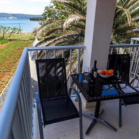 Prvi Red Do Mora, Mrljane, Pasman Apartment *